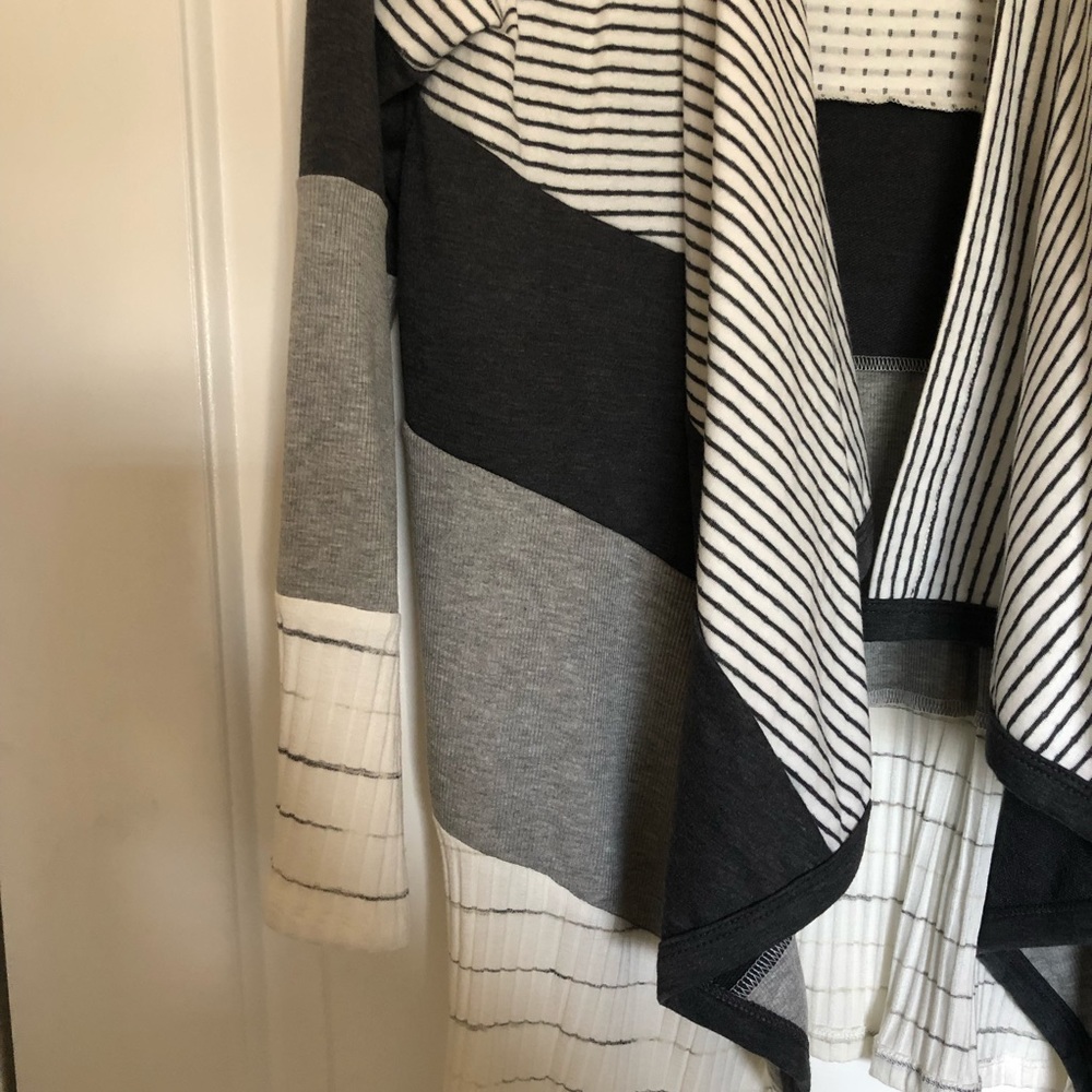Cardigan - Picture 3 of 6